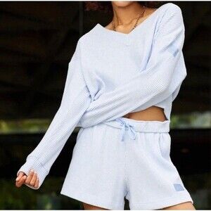 ALO Yoga | Tops | Xs Alo Yoga Chenille Chalet Cropped